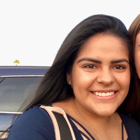 Meet your Posher, Alexia - Picture 1 of 1